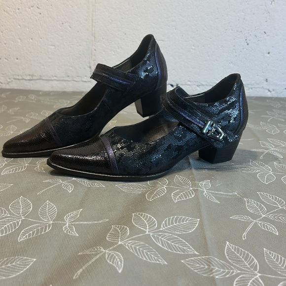 Ladies Artika Heels - Picture 3 of 8